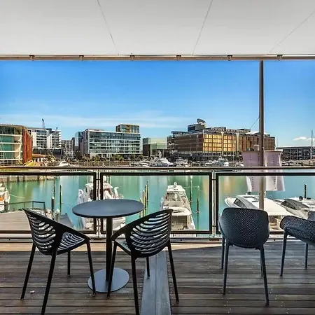 Lovely View Apartment - Free Parking, Pool And Gym